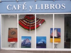 Cafe y Libros カフェエリブロス